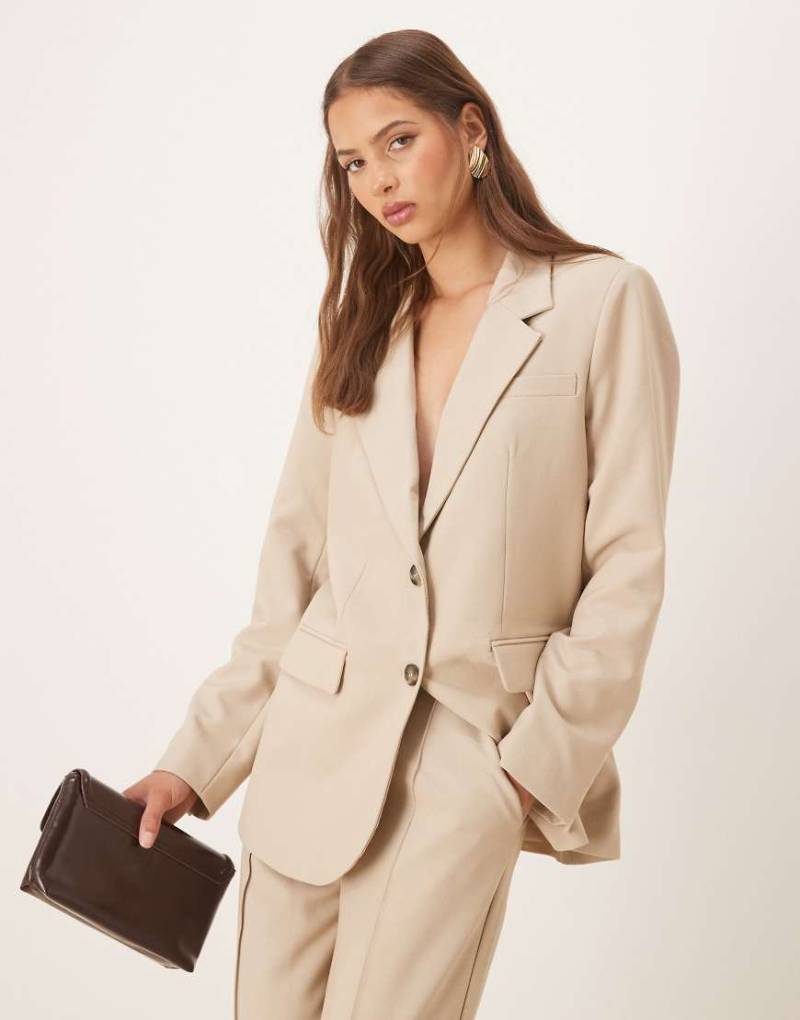 YAS - Oversize-Blazer in Creme mit Knöpfen in Schildpatt-Optik. Kombiteil-Neutral von YAS