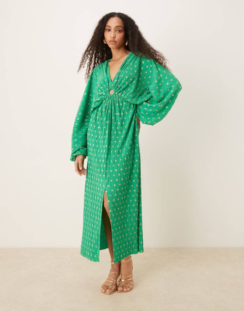 YAS - Plissiertes Maxikleid in Grün mit Blouson-Ärmeln und Foliendruck-Punkten von YAS