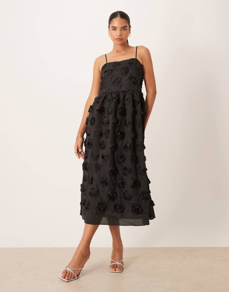 YAS - Premium - Midikleid in Schwarz mit 3D-Blumenapplikation von YAS