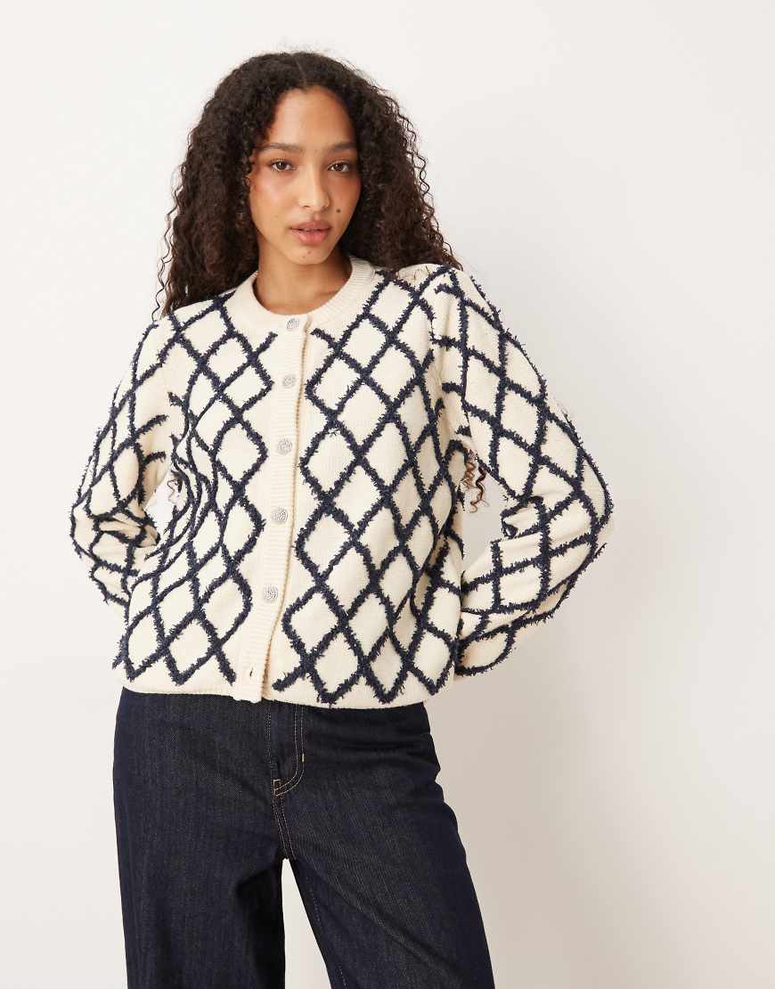 YAS - Pullover in Creme und Marineblau mit flauschiger Struktur-Weiß von YAS