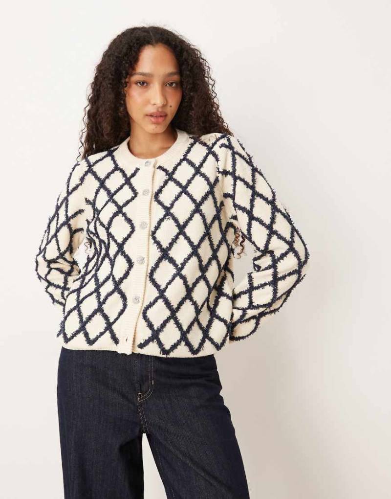 YAS - Pullover in Creme und Marineblau mit flauschiger Struktur-Weiß von YAS