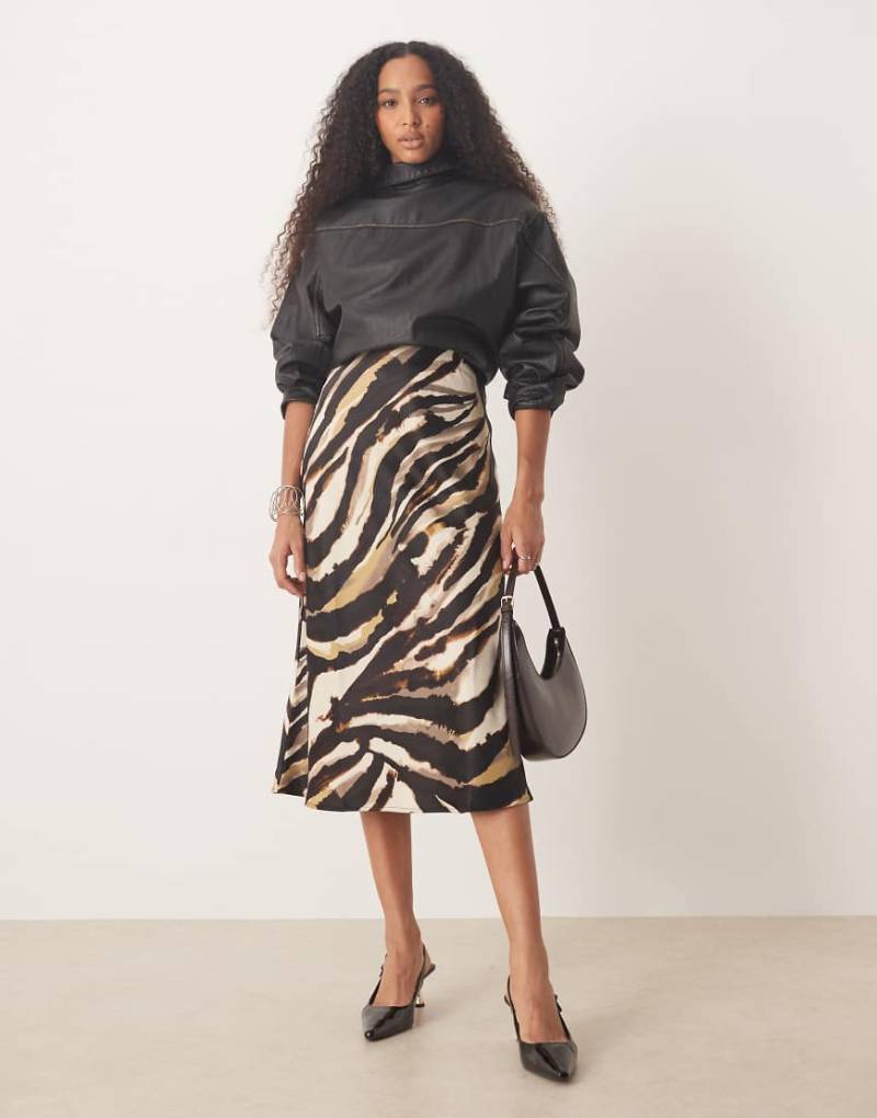 YAS - Satin-Midirock in neutralen Farben mit Animalprint von YAS