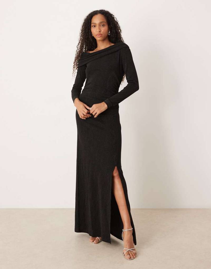 YAS - Schulterfreies Glitzer-Midikleid in Schwarz mit Beinschlitz von YAS