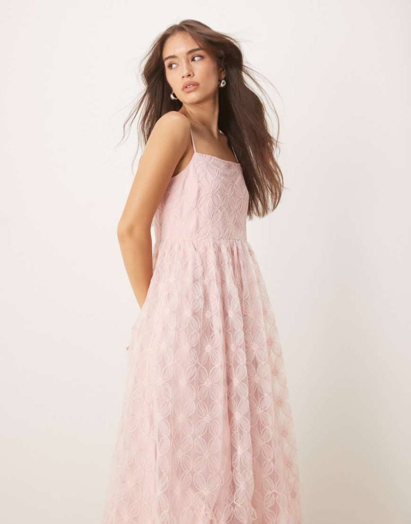 YAS - Strukturiertes Midi-Trägerkleid in Blassrosa von YAS