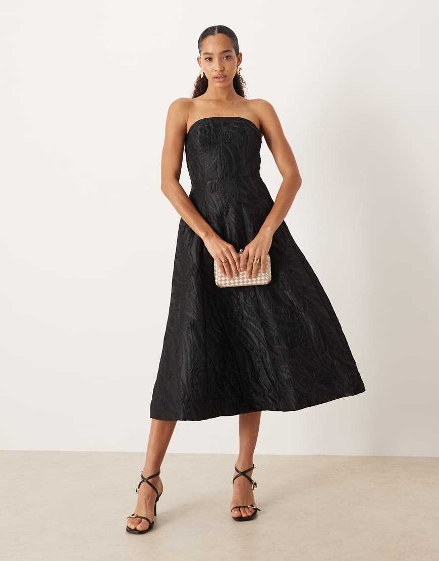 YAS - Trägerloses, strukturiertes Jacquard-Midikleid in Schwarz von YAS