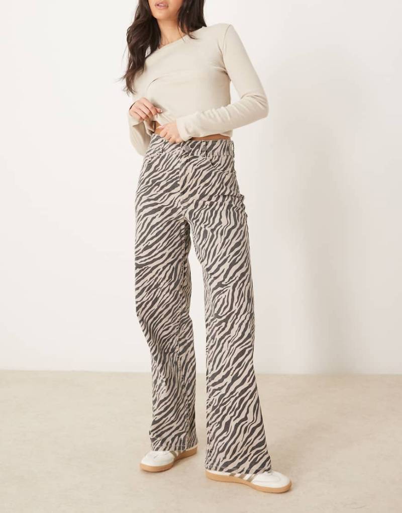 YAS - Weit geschnittene Jeans mit hohem Bund und Zebramuster-Bunt von YAS