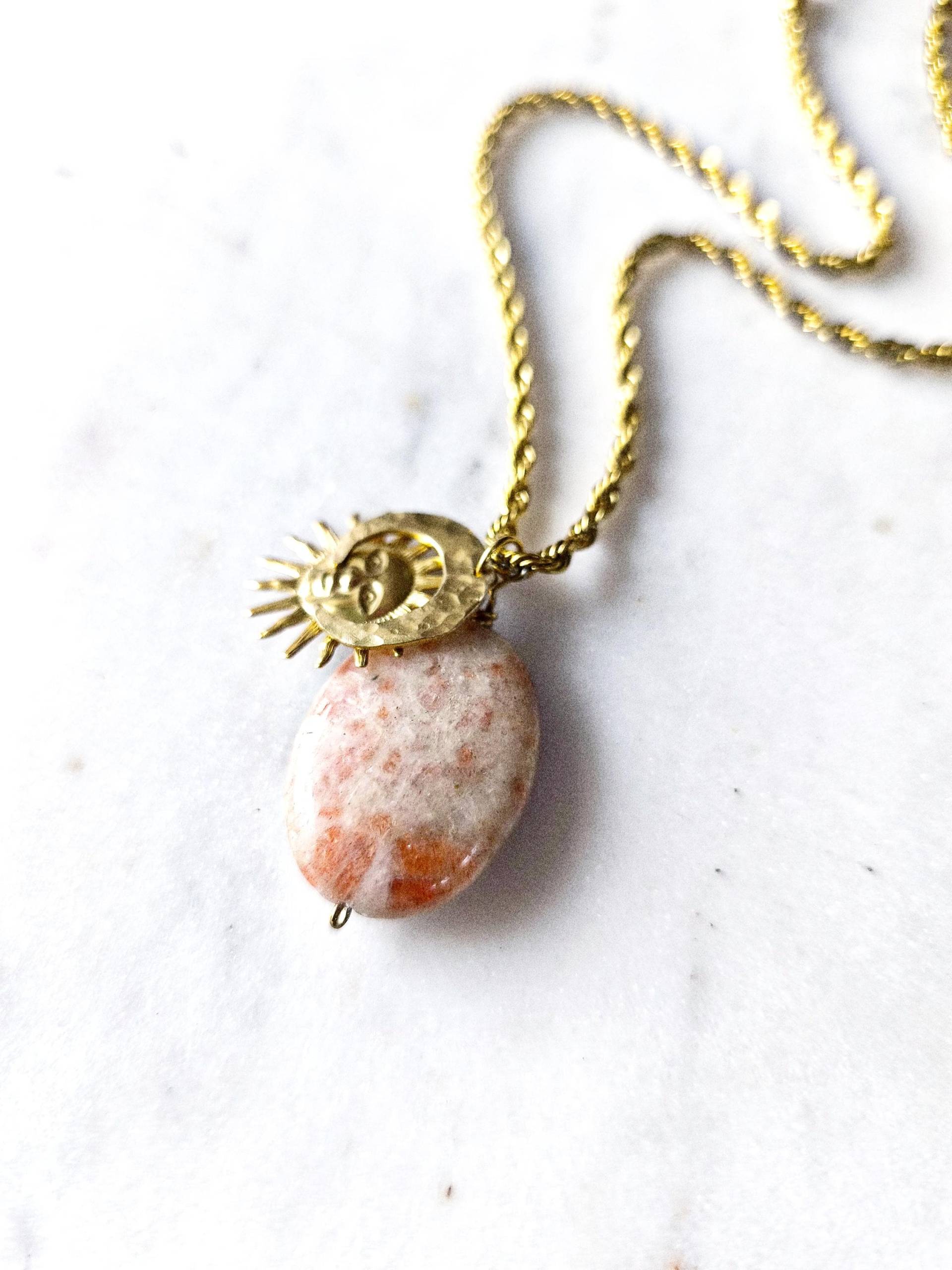 Eclipse #2 Wasserfest-Kette | Quarz-stein 18 Vergoldetekette Messing Handgefertigt Berlin Eclipse #2 Wasserfest-Kette | Quarz-stein 18 Vergoldetekette Messing Handgefertigt Berlin von YATORA