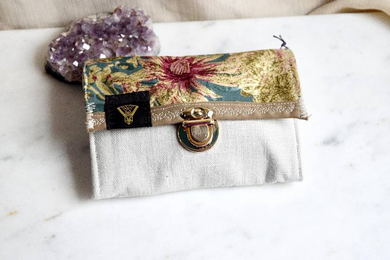 Golden Leaves. 251 Portemonnaie | Handgemacht| Leinen Lavasteine| Perfekt Als Geschenk Einzigartig Madeinberlin von YATORA