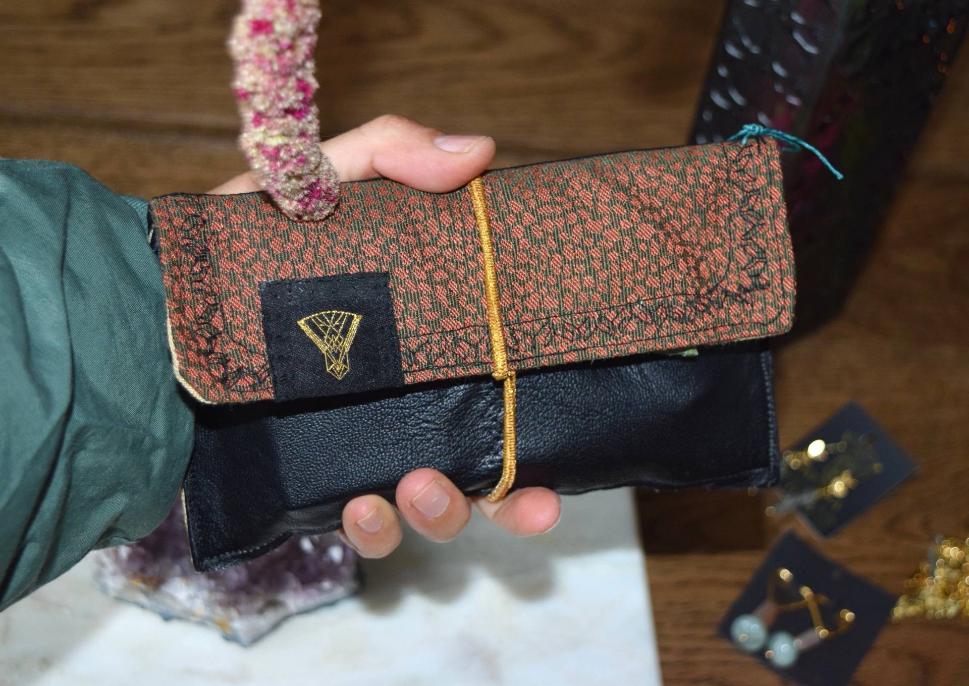 November Rain Tabakbeutel Dreher Bags | Künstler Handgefertigt Vegan November Rain Tabakbeutel Dreher Bags | Künstler Handgefertigt Vegan von YATORA