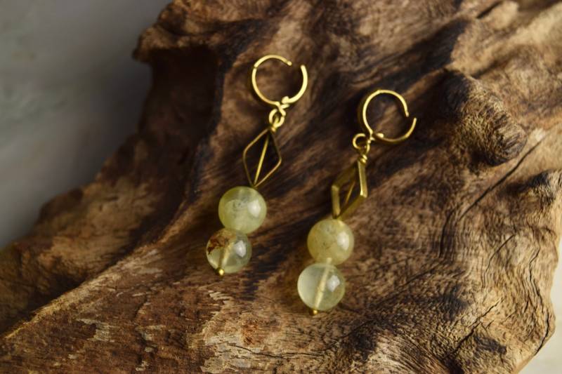 Rio Verde D20 Handfertige Ohrringe Mit Phrenit-steinen von YATORA