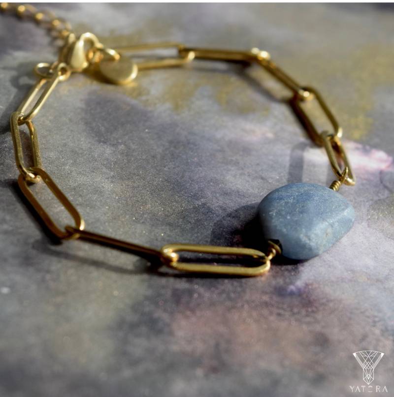 Sa22 Armband | 18 Karat Vergoldete Raw Saphire Handgearbeitet Hypoallergen Berlin Sa22 Armband | 18 Karat Vergoldete Raw Saphire Handgearbeitet Hypoallergen Berlin von YATORA