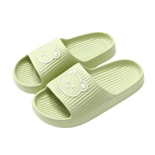 YDRABFLE Sommerhausschuhe Frauen Hausschuhe Strand Dias Cartoon Bär Flip Flops Männer Dicke Sohle Indoor Badezimmer Anti-Rutsch Schuhe Paare Sandalen-B Grün-36-37(Fit 35-36) von YDRABFLE