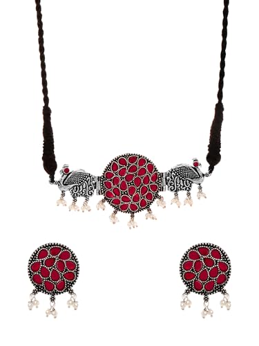 Yellow Chimes Damen ethnisches deutsches oxidiertes Nietenstein Pfau Design Gewinde Choker Halskette Set Traditioneller Schmuck Set Rosa Medium von YELLOW CHIMES