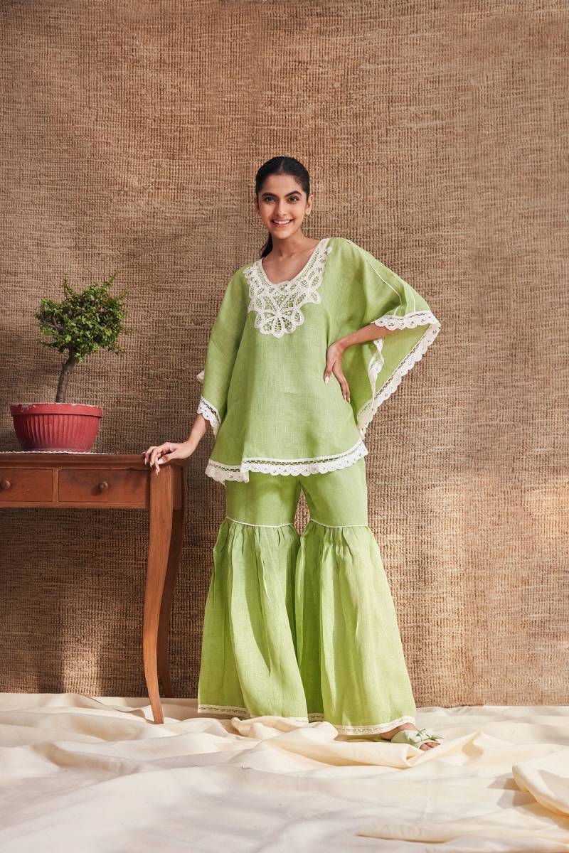 Obessed With Me Umhang Obessed With Me Umhang von YELLbyDivya