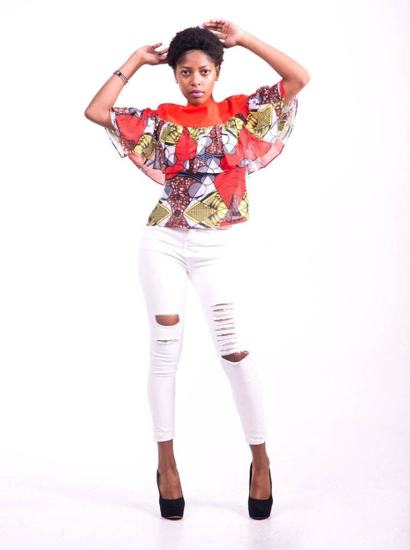 Titi African Print Chiffon Rüschenbluse von YETUNDESARUMI