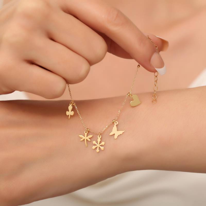 14K Vergoldetes Bettelarmband Schmetterling, Herz, Blumenanhänger 14K Vergoldetes Bettelarmband Schmetterling, Herz, Blumenanhänger von YEZjewelryCo
