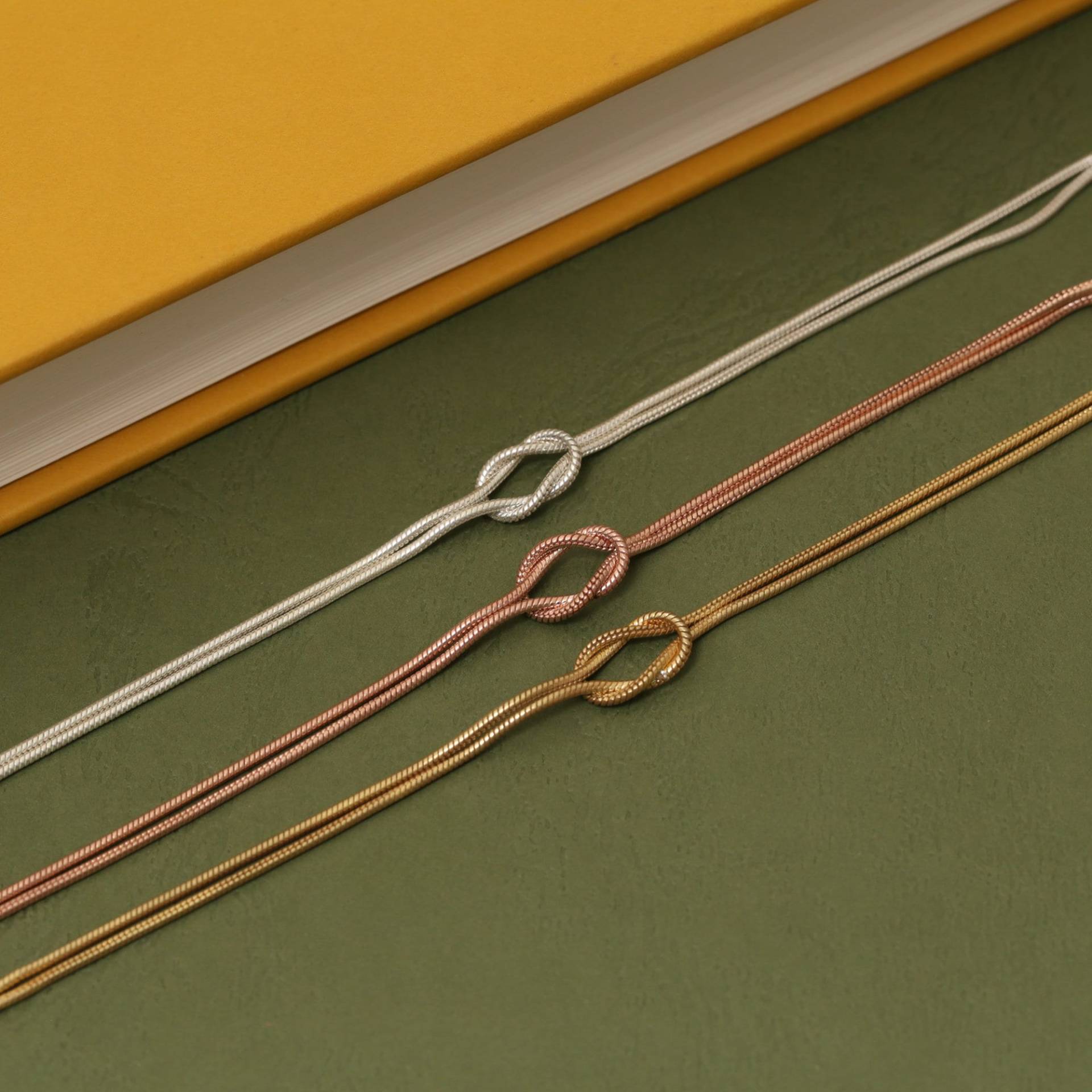 14K Vergoldeter Knoten Armreif Sterling Silber Freundschaftsschmuck von YEZjewelryCo