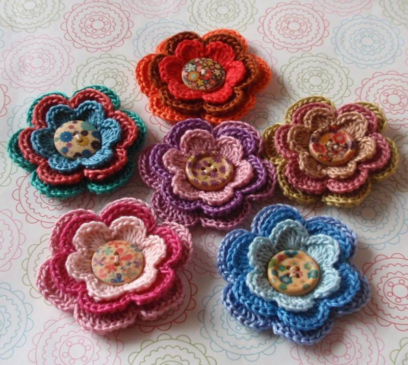 6 Häkelblumen Mit Holzknopf Yh-086-02 6 Häkelblumen Mit Holzknopf Yh-086-02 von YHcrochet