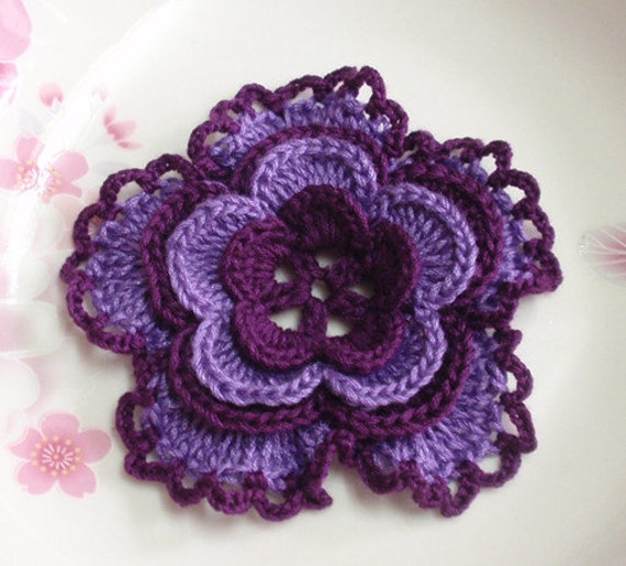 Größere Häkelblume in Pflaume Lavendel 3-1/4 Zoll Größere Häkelblume in Pflaume Lavendel 3-1/4 Zoll von YHcrochet