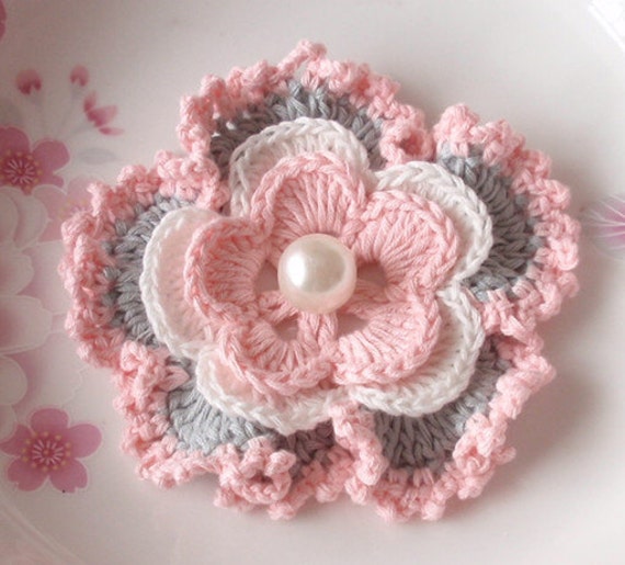 Häkelblume in 3-1/4 Zoll Lt Pink, Off White, Grau Yh - 076-14 Häkelblume in 3-1/4 Zoll Lt Pink, Off White, Grau Yh - 076-14 von YHcrochet