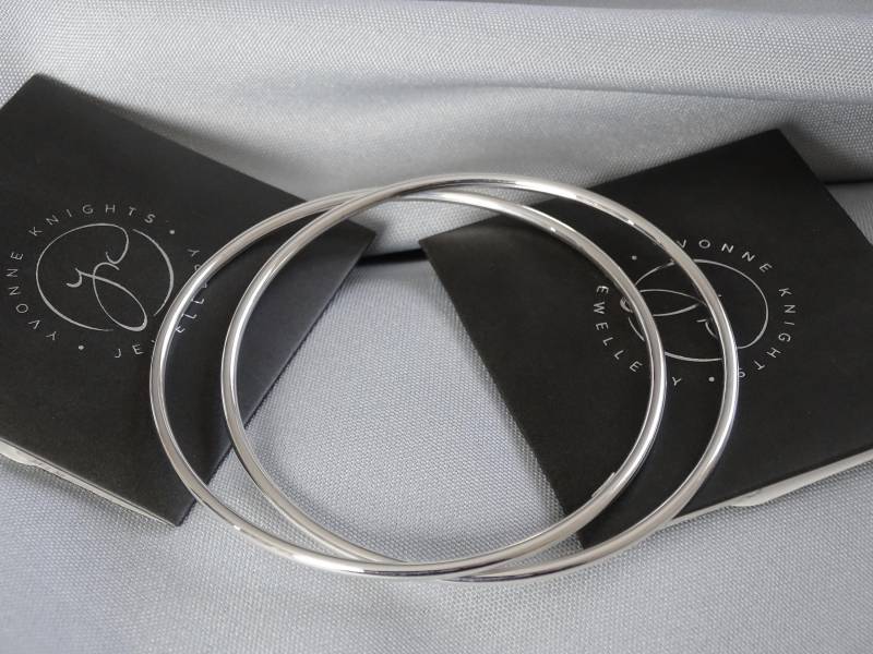 Handgemachter Sterling Silber Double Interlocking Armreif. Geprägtes Sterlingsilber von YKDesignCo