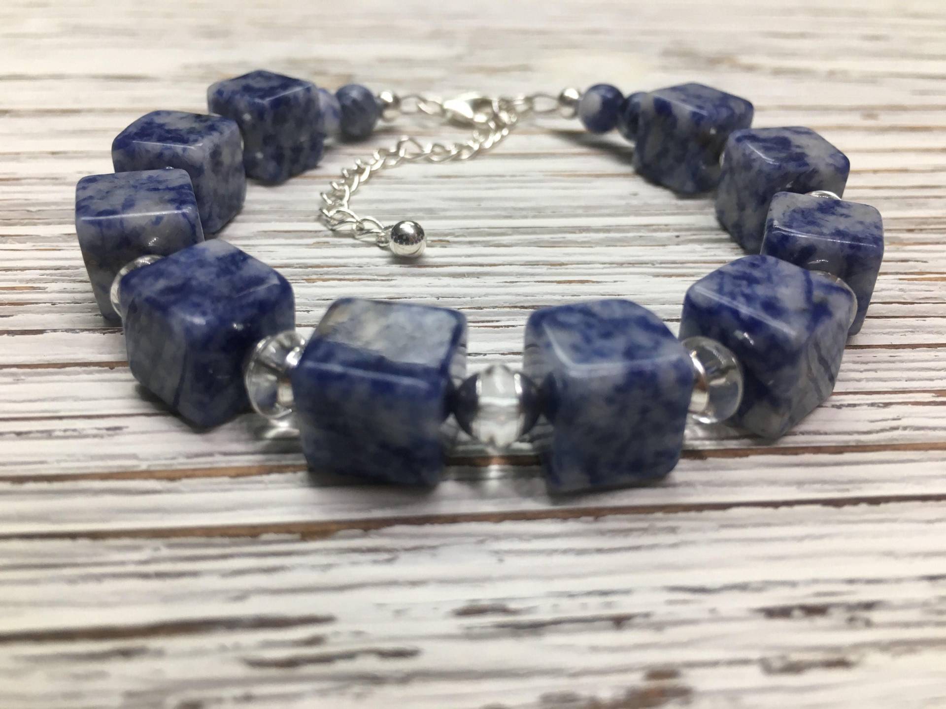 Sodalithalbedelstein Und Felsigen Quarzedelstein Mit 925Er Sterling Silberarmband. Blaues Armband. Nickel Frei. Geschenk Für Her.boho Sodalithalbedelstein Und Felsigen Quarzedelstein Mit 925Er Sterling Silberarmband. Blaues Armband. Nickel Frei. Geschenk Für Her.boho von YKartStudio