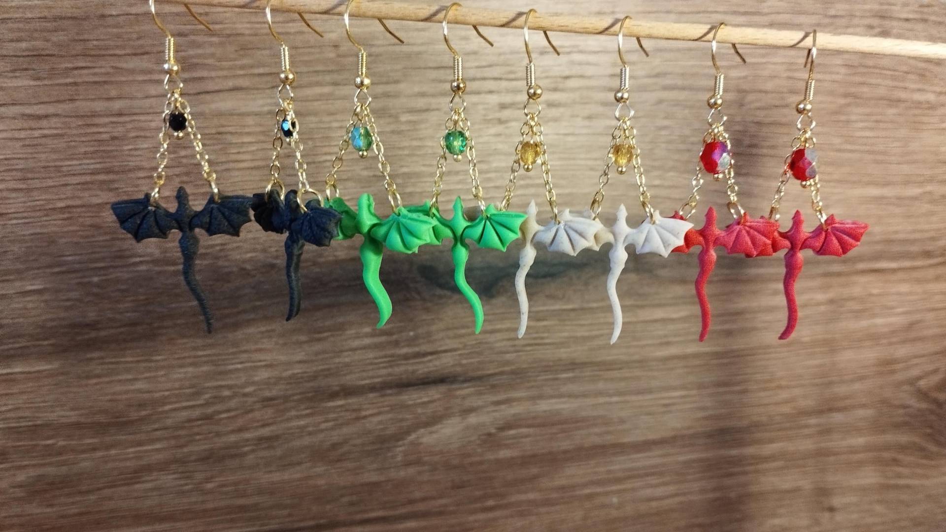 Drachenohrhänger // Dragon Rot Grün Schwarz Creme Gold Mit Kristall Drachenohrhänger // Dragon Rot Grün Schwarz Creme Gold Mit Kristall von YLuxHandmade