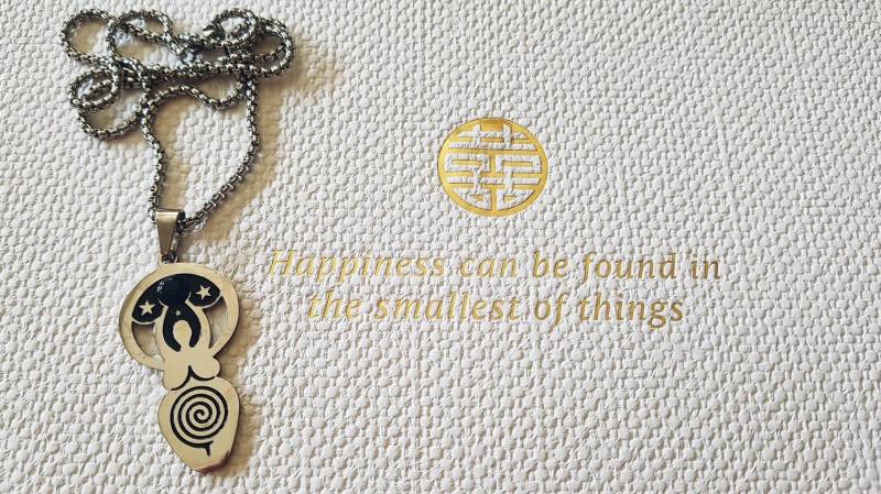 Göttinnen Kette, Goddess Necklaces, Feminismus, Kunst, Energy, Healing Journey, Woman Body, Meaningful Jewelry, Stainless Steel Göttinnen Kette, Goddess Necklaces, Feminismus, Kunst, Energy, Healing Journey, Woman Body, Meaningful Jewelry, Stainless Steel von YONIque11