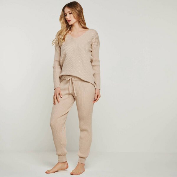 YOU LOOK PERFECT Merino Loungewear Set "V-Strickpullover Blossom & Strickhose Blossom" von YOU LOOK PERFECT