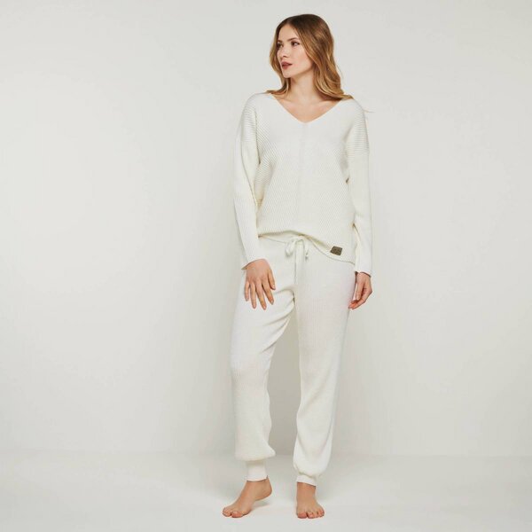 YOU LOOK PERFECT Merino Loungewear Set "V-Strickpullover Blossom & Strickhose Blossom" von YOU LOOK PERFECT