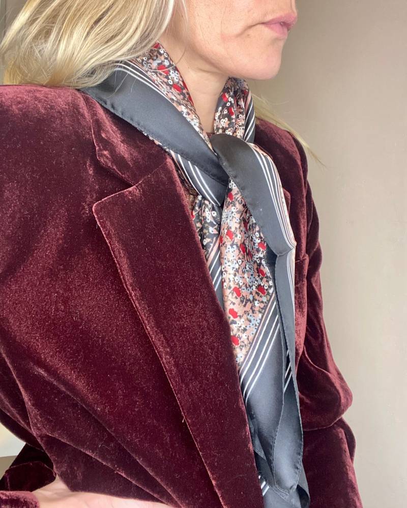 Halstuch Schal Seidentuch in Schwarz Floralmuster Boho 70Er Jahre von YOUandEL