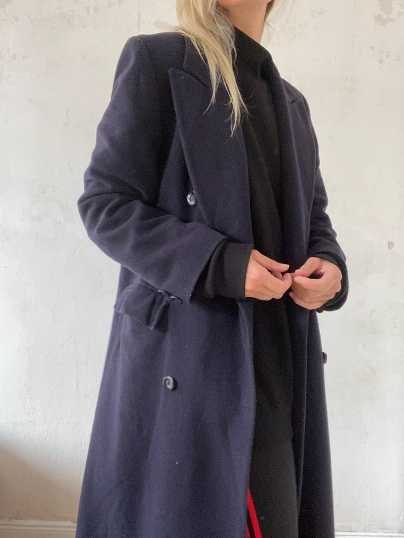 Schöne Dunkelblauer Vintage Staubmantel, Mantel Maxi Schnitt 80Er 90Er Jahre Von Gil Bret von YOUandEL