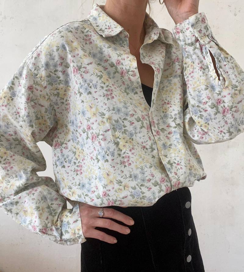 Schöne Vintage Bluse/Herrenhemd Mit Blumenmuster 90Er Jahre Langärmelig Boho Popper Style von YOUandEL