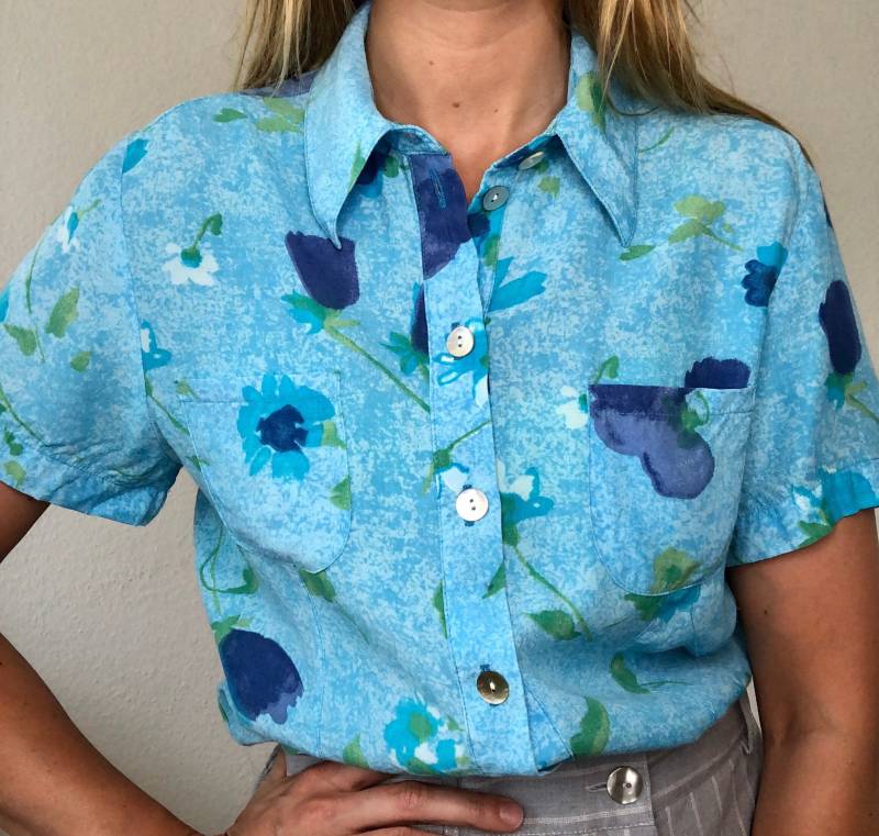 Schöne Vintage Bluse Kurzärmelig in Blau Blumenmuster 80Er Jahre von YOUandEL
