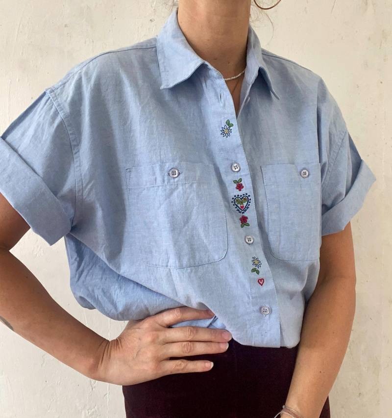 Schöne Vintage Bluse in Hellbau Kurzärmelig Unisex 80Er 90Er Jahre von YOUandEL