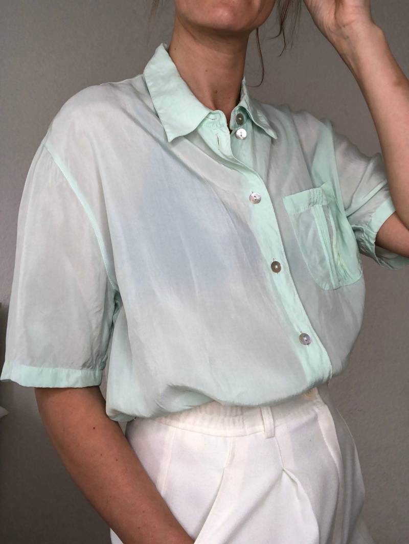 Schöne Vintage Bluse in Türkis Leicht Durchsichtiger Stoff Sommerlich Kurzärmelig von YOUandEL
