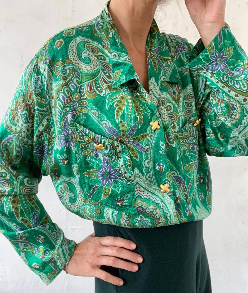 Schöne Vintage Boho Bluse Glanzstoff in Grün Floral Muster 90Er Jahre von YOUandEL