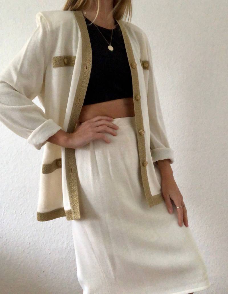 Schöner Vintage Zweiteiler Rock/Jäckchen in Weiß Gold 70Er 80Er Jahre Strick von YOUandEL