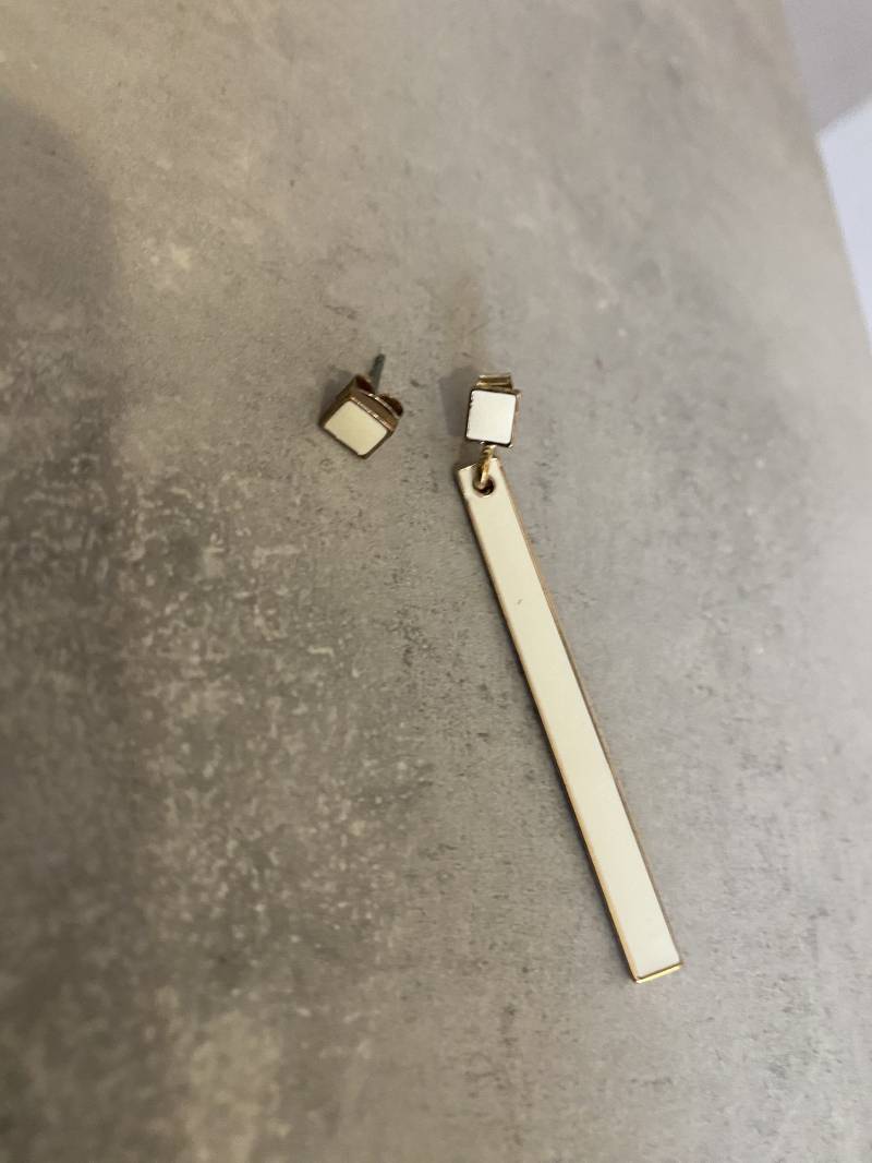 Schönes Ohrring Paar Secondhand in Creme Weiß Und Goldfarben 2000Er Jahre von YOUandEL