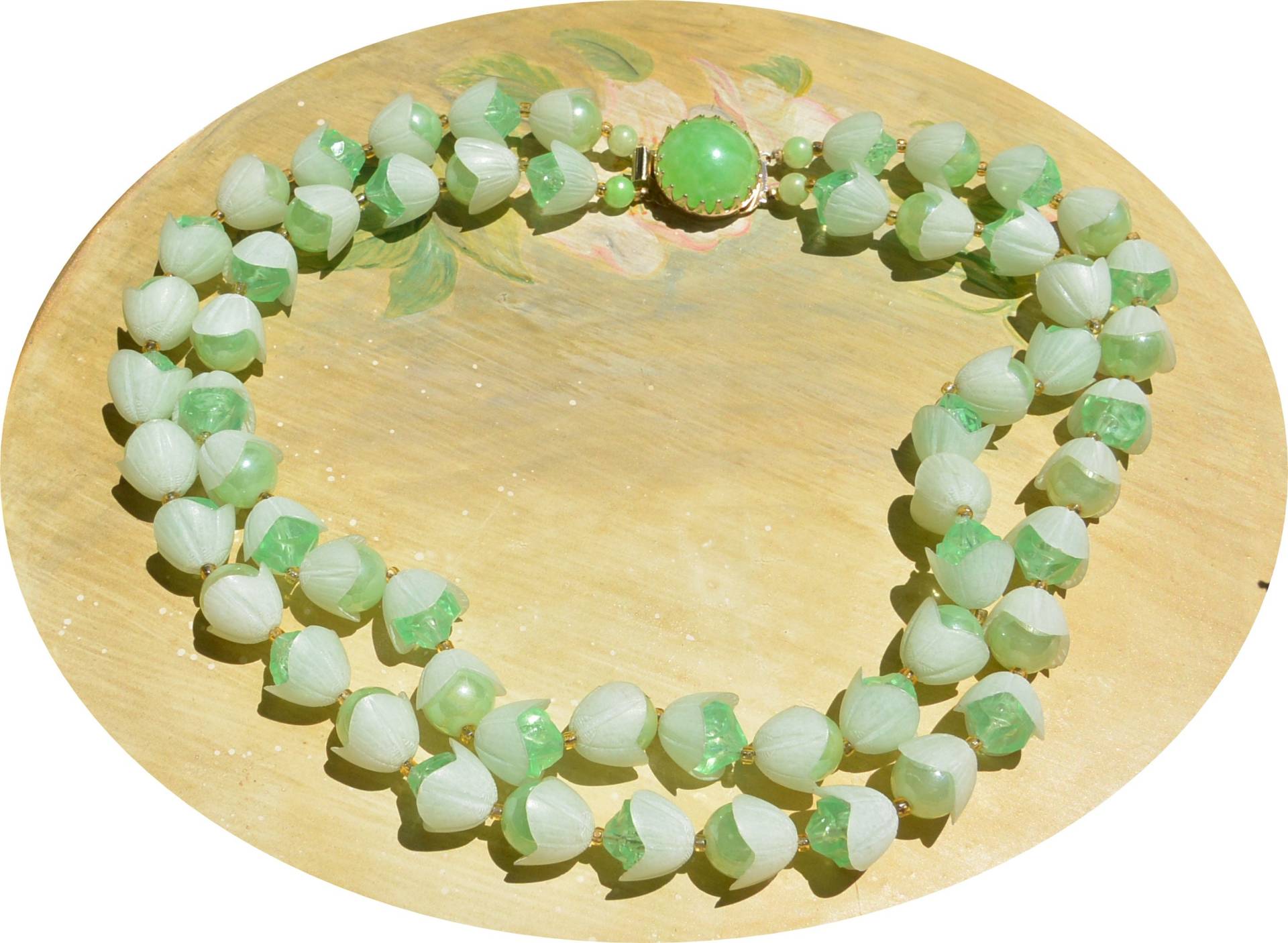 Hong Kong Halskette - Doppelstrang, Grüne Tulpe Design, Schmuckverschluss, Vintage, Sale von YPSA