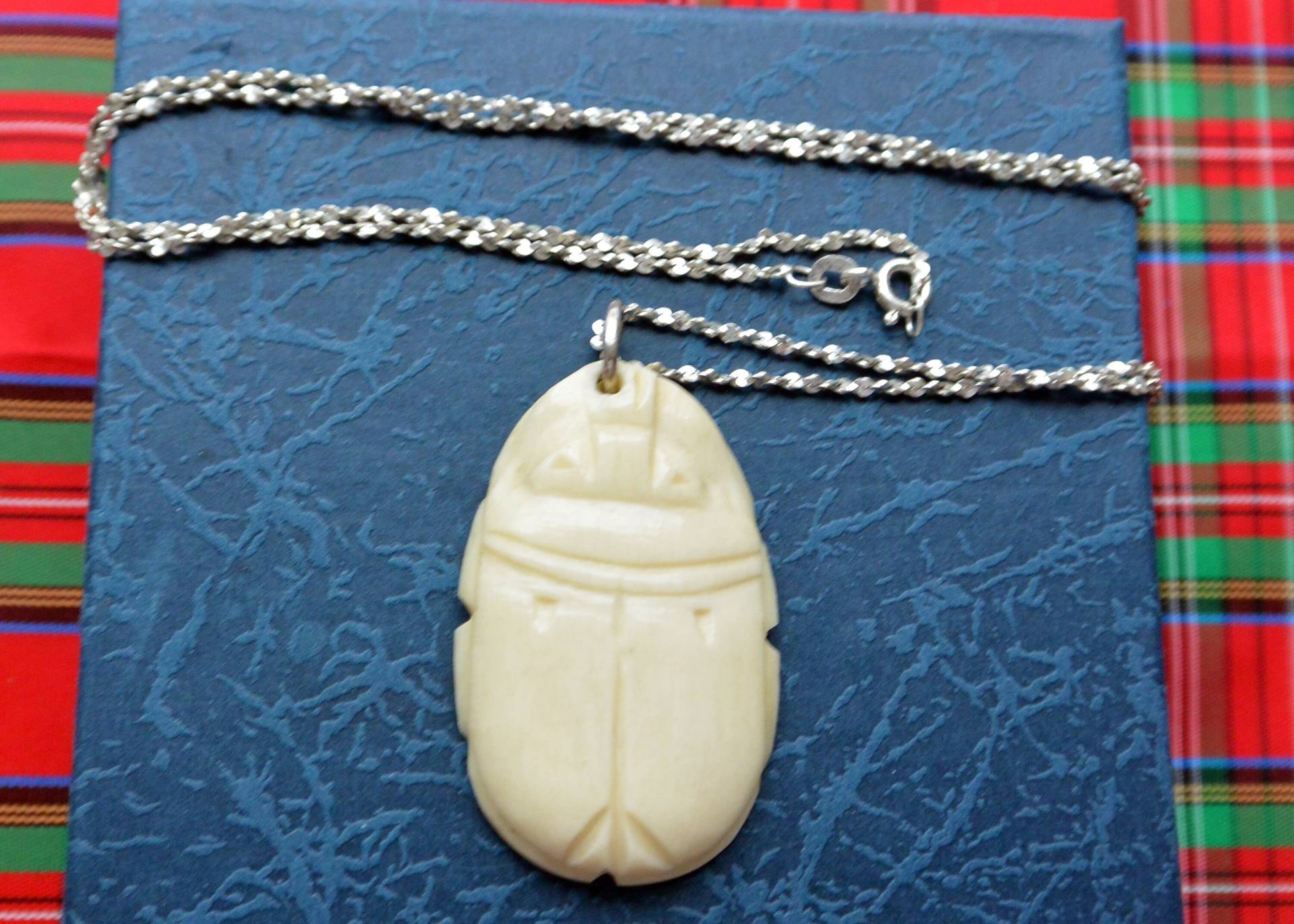 Vintage Knochen Skarabäus Anhänger Sterling Silber Kette, Hand Geschnitzt von YPSA