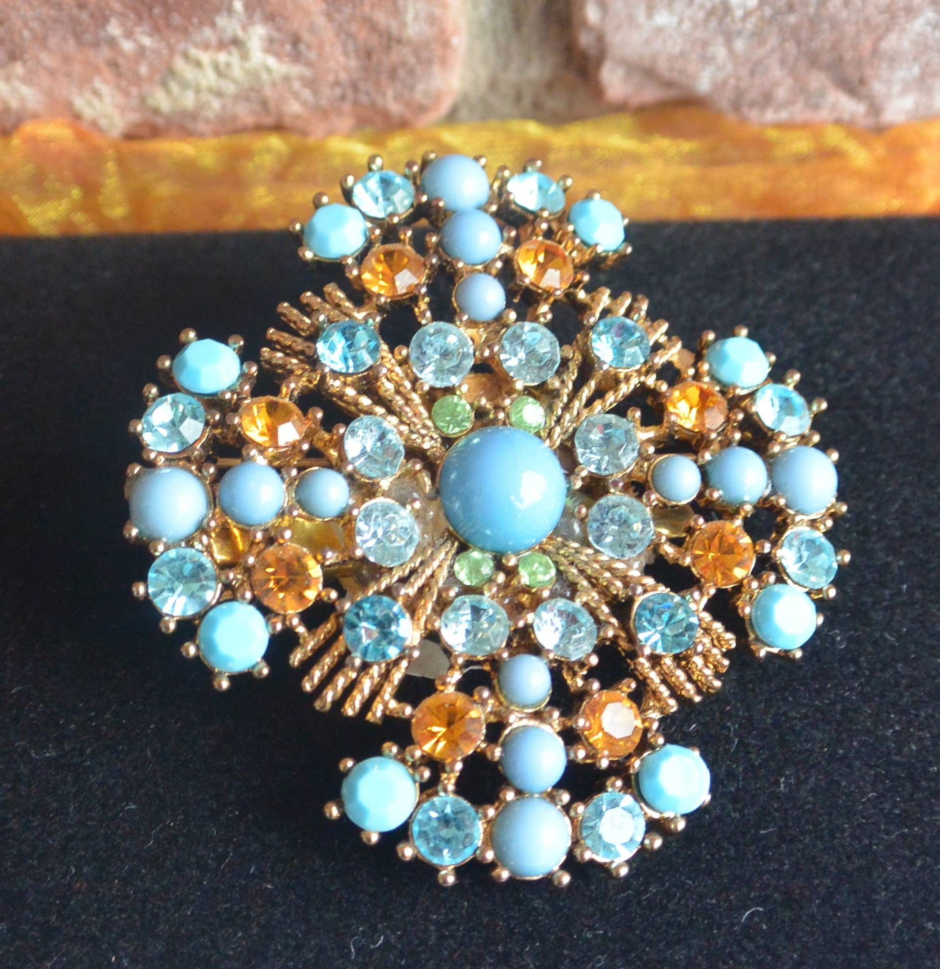 Vintage Starburst Brosche Türkis-Cabochons, Multicolor-Kristalle von YPSA