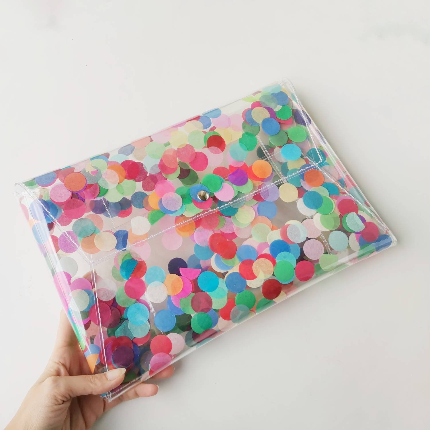 Confetti Clutch Abendtasche Aus Klarem Vinyl, Bunte Schreibwarenmappe von YPSILONBAGS