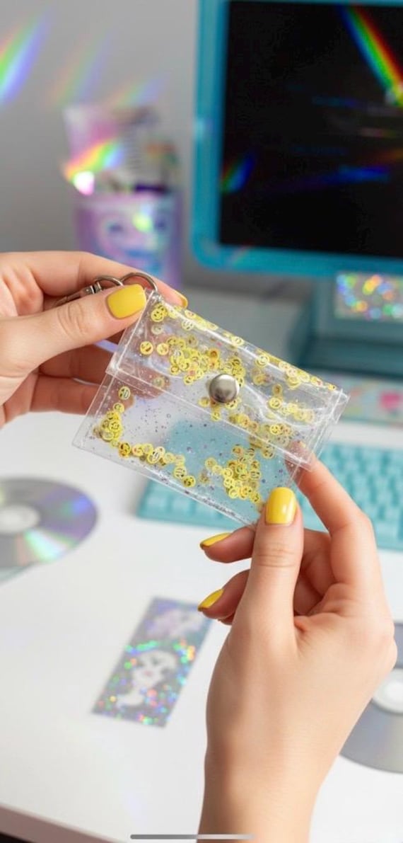 Emoji Konfetti Vinyl Beutel Transparente Karte Mit Schlüsselring, Süße Glänzende Tasche, Handgemachtes Geschenk, Lustiges Lächeln Gadget, Reise von YPSILONBAGS