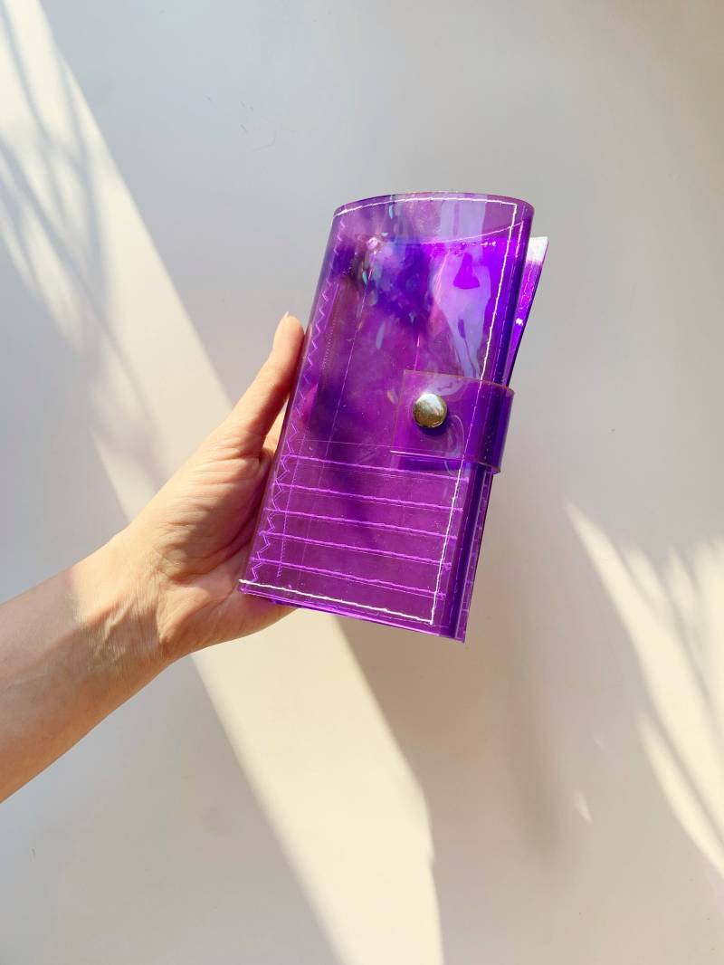 Handgemachte Lila Vinyl Geldbörse Gothic Münz-Kartenhalter von YPSILONBAGS