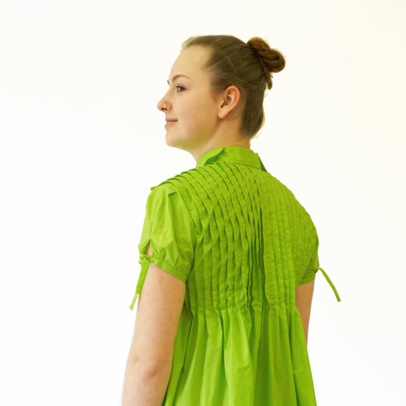 Faltenkleid Empire, Hohe Taille, A-Silhouette in Weiß, Grün Und Schwarz von YSTEER