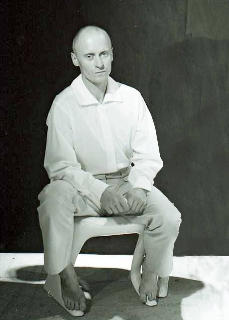 Männerhemd Mit Haifischkragen Und Verdeckten Knöpfen in Weiß, Türkisblau Schwarz von YSTEER