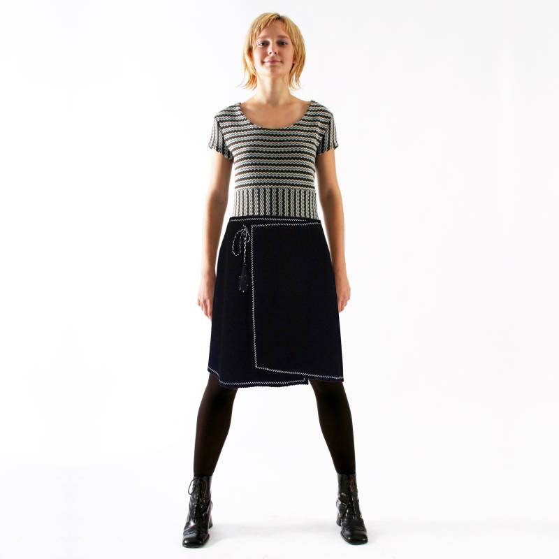 Wickelrock Mit Stickerei Für Winter Wolle Angora in Schwarz Und Dunkelblau von YSTEER