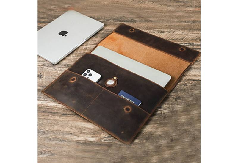 YUBRO-STUDIO Laptoptasche Für MacBook Pro 13.3" Leder Laptop Hülle Leder mit AirTag Fach von YUBRO-STUDIO