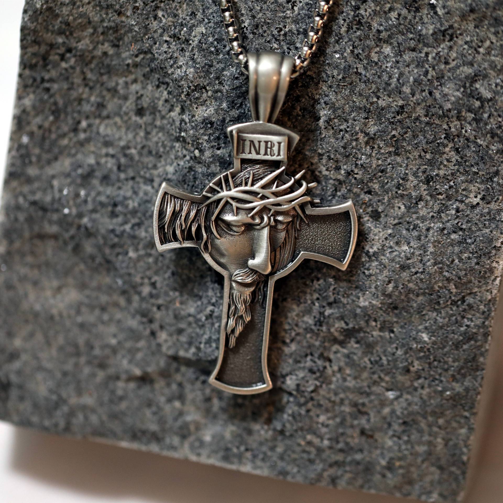 Jesus Kruzifix Halskette, Christus Kreuz, Religiöse Herren Anhänger, Geschenk, Gravieren Halskette Für Männer, Personalisiertes Geschenk Ihn Vater von YUJTStudio